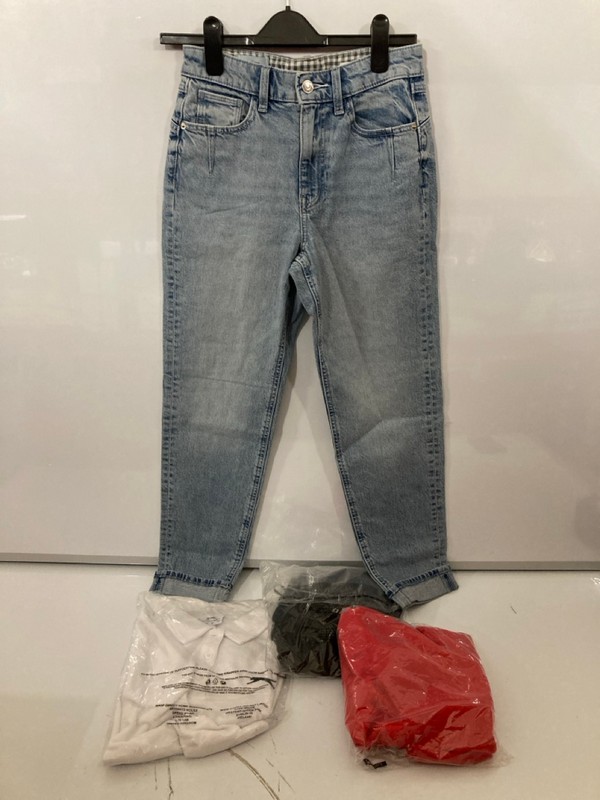 Lot 320  
            Nottingham SR7 – Delivery Only 

                
QTY OF DESIGNER CLOTHING IN VARIOUS SIZES AND DESIGNS