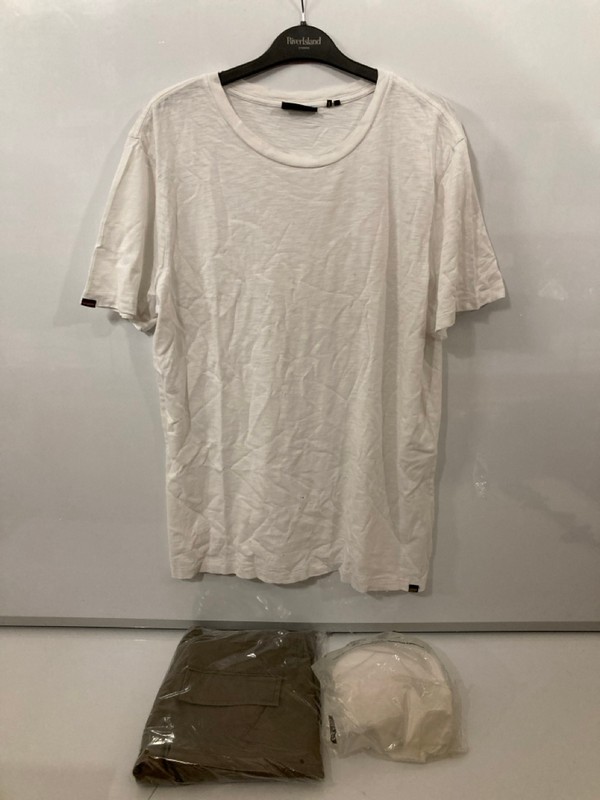 Lot 320  
            Nottingham SR7 – Delivery Only 

                
QTY OF DESIGNER CLOTHING IN VARIOUS SIZES AND DESIGNS