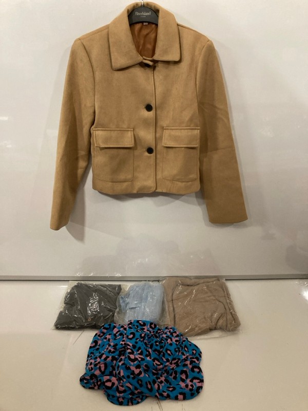 Lot 323  
            Nottingham SR7 – Delivery Only 

                
QTY OF DESIGNER CLOTHING IN VARIOUS SIZES AND DESIGNS