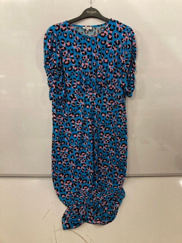 Lot 323  
            Nottingham SR7 – Delivery Only 

                
QTY OF DESIGNER CLOTHING IN VARIOUS SIZES AND DESIGNS - Image 4