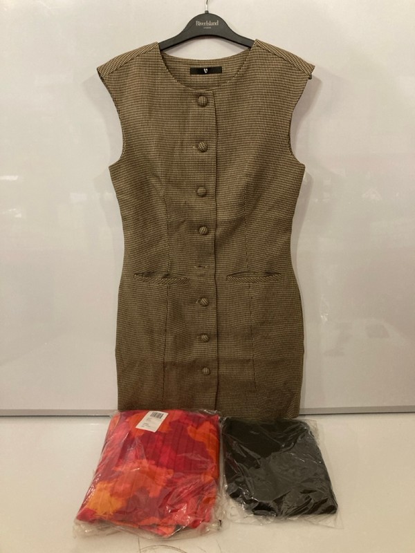 Lot 328  
            Nottingham SR7 – Delivery Only 

                
QTY OF DESIGNER CLOTHING IN VARIOUS SIZES AND DESIGNS