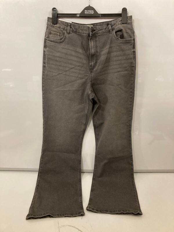 Lot 328  
            Nottingham SR7 – Delivery Only 

                
QTY OF DESIGNER CLOTHING IN VARIOUS SIZES AND DESIGNS - Image 4