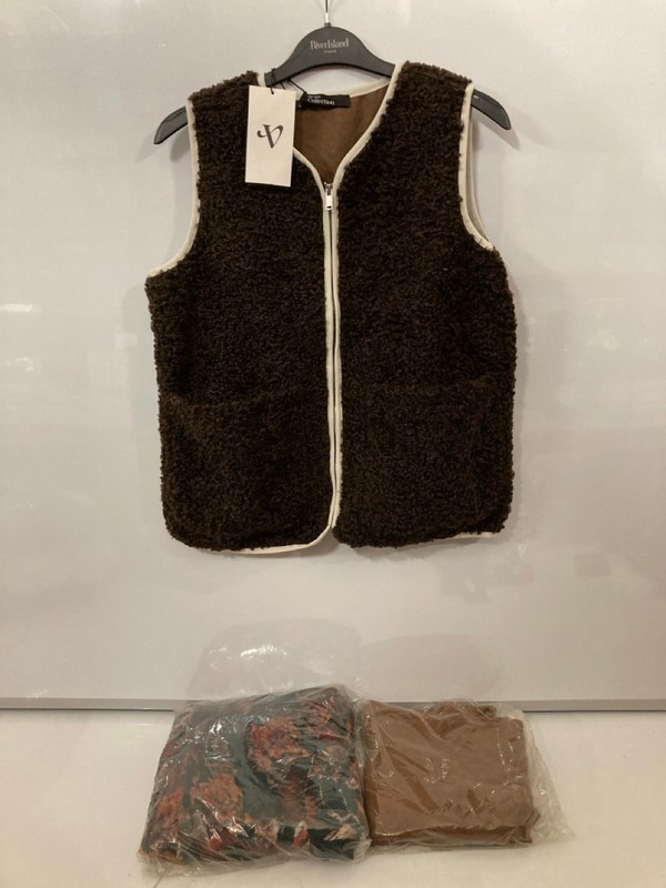 Lot 329  
            Nottingham SR7 – Delivery Only 

                
QTY OF DESIGNER CLOTHING IN VARIOUS SIZES AND DESIGNS - Image 3