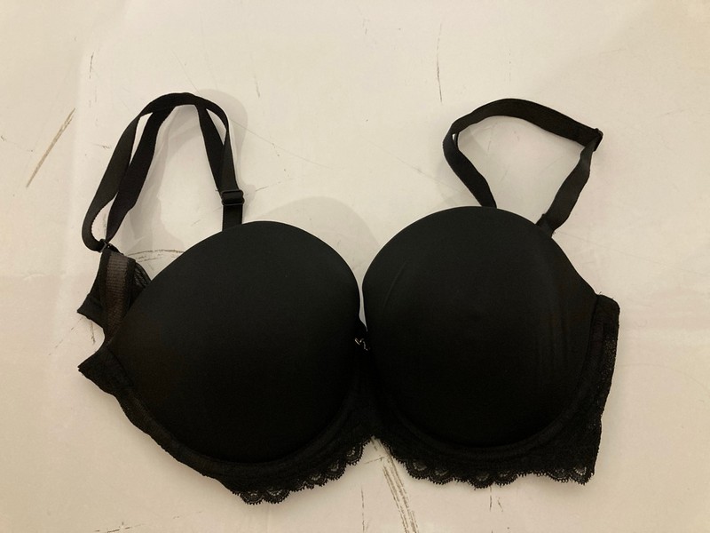 Lot 329  
            Nottingham SR7 – Delivery Only 

                
QTY OF DESIGNER CLOTHING IN VARIOUS SIZES AND DESIGNS - Image 4