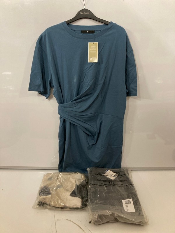 Lot 330  
            Nottingham SR7 – Delivery Only 

                
QTY OF DESIGNER CLOTHING IN VARIOUS SIZES AND DESIGNS