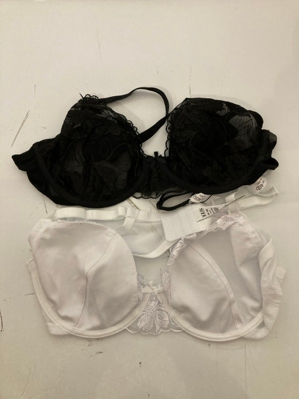 Lot 330  
            Nottingham SR7 – Delivery Only 

                
QTY OF DESIGNER CLOTHING IN VARIOUS SIZES AND DESIGNS - Image 4