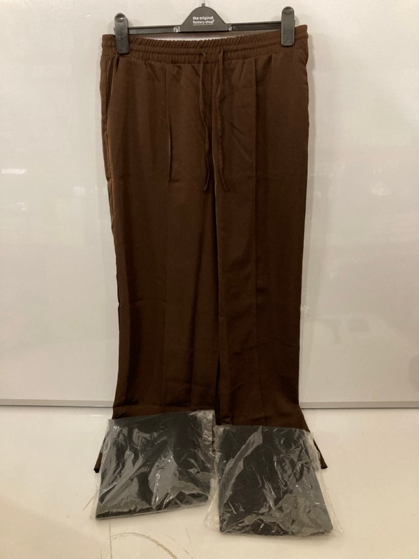 Lot 331  
            Nottingham SR7 – Delivery Only 

                
QTY OF DESIGNER CLOTHING IN VARIOUS SIZES AND DESIGNS