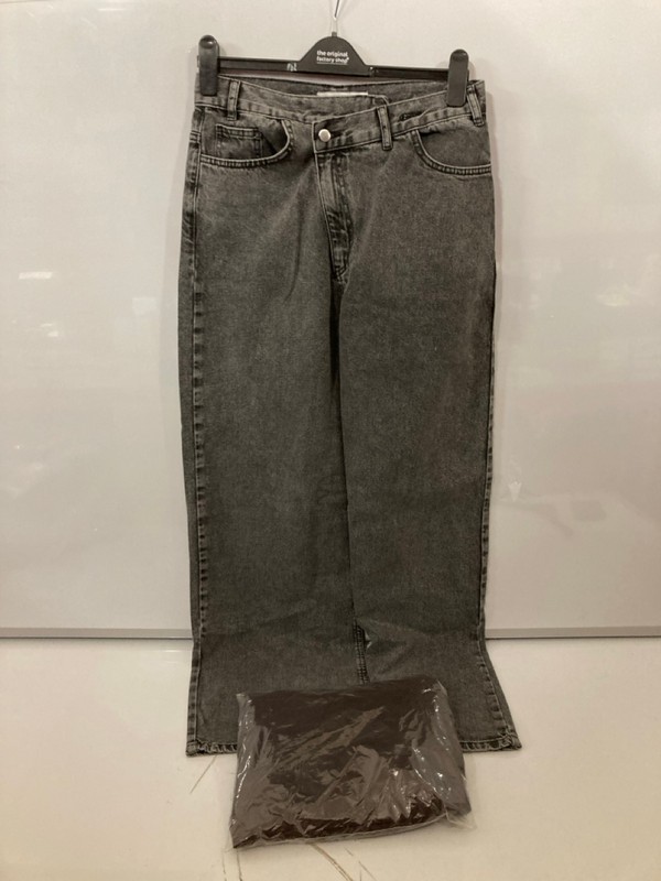 Lot 331  
            Nottingham SR7 – Delivery Only 

                
QTY OF DESIGNER CLOTHING IN VARIOUS SIZES AND DESIGNS