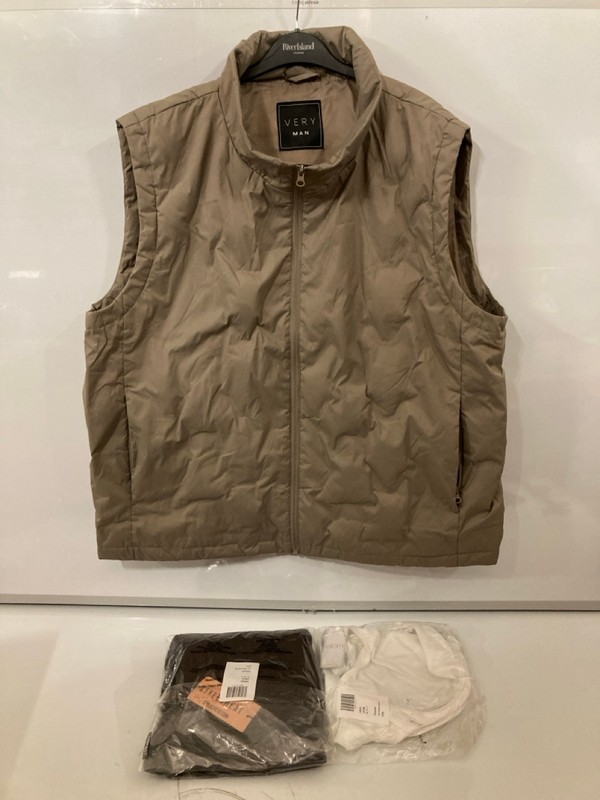 Lot 332  
            Nottingham SR7 – Delivery Only 

                
QTY OF DESIGNER CLOTHING IN VARIOUS SIZES AND DESIGNS - Image 2