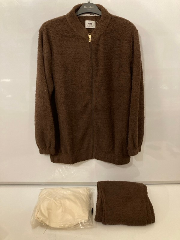 Lot 333  
            Nottingham SR7 – Delivery Only 

                
QTY OF DESIGNER CLOTHING IN VARIOUS SIZES AND DESIGNS