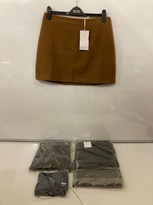 Lot 336  
            Nottingham SR7 – Delivery Only 

                
QTY OF DESIGNER CLOTHING IN VARIOUS SIZES AND DESIGNS