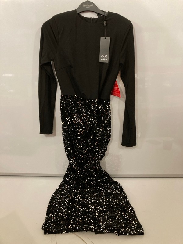 Lot 336  
            Nottingham SR7 – Delivery Only 

                
QTY OF DESIGNER CLOTHING IN VARIOUS SIZES AND DESIGNS - Image 2