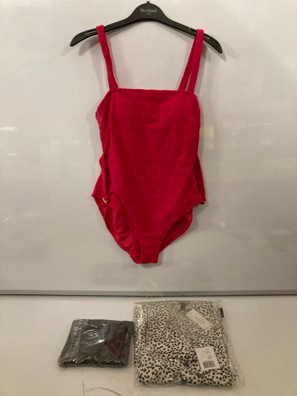 Lot 337  
            Nottingham SR7 – Delivery Only 

                
QTY OF DESIGNER CLOTHING IN VARIOUS SIZES AND DESIGNS - Image 2