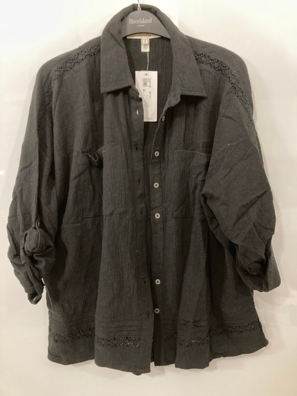 Lot 339  
            Nottingham SR7 – Delivery Only 

                
QTY OF DESIGNER CLOTHING IN VARIOUS SIZES AND DESIGNS - Image 4