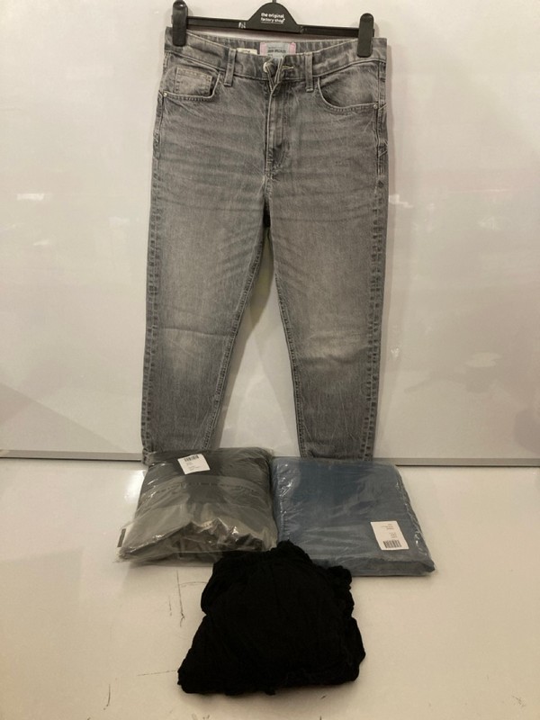 Lot 340  
            Nottingham SR7 – Delivery Only 

                
QTY OF DESIGNER CLOTHING IN VARIOUS SIZES AND DESIGNS