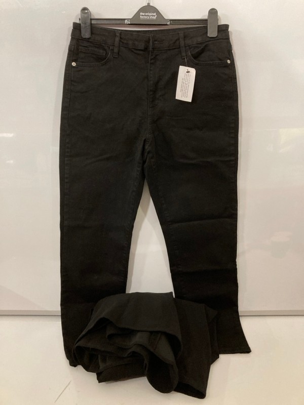 Lot 340  
            Nottingham SR7 – Delivery Only 

                
QTY OF DESIGNER CLOTHING IN VARIOUS SIZES AND DESIGNS