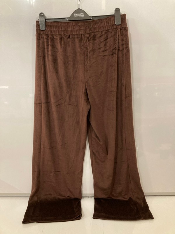 Lot 340  
            Nottingham SR7 – Delivery Only 

                
QTY OF DESIGNER CLOTHING IN VARIOUS SIZES AND DESIGNS