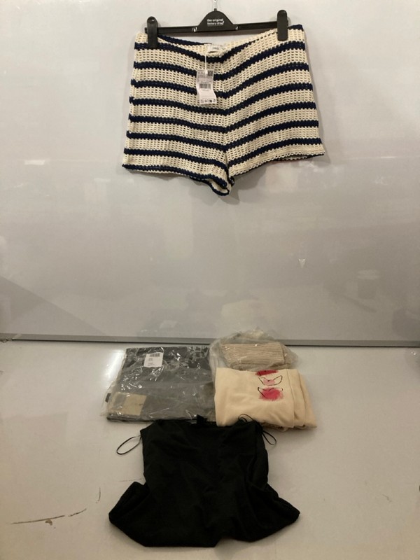 Lot 342  
            Nottingham SR7 – Delivery Only 

                
QTY OF DESIGNER CLOTHING IN VARIOUS SIZES AND DESIGNS