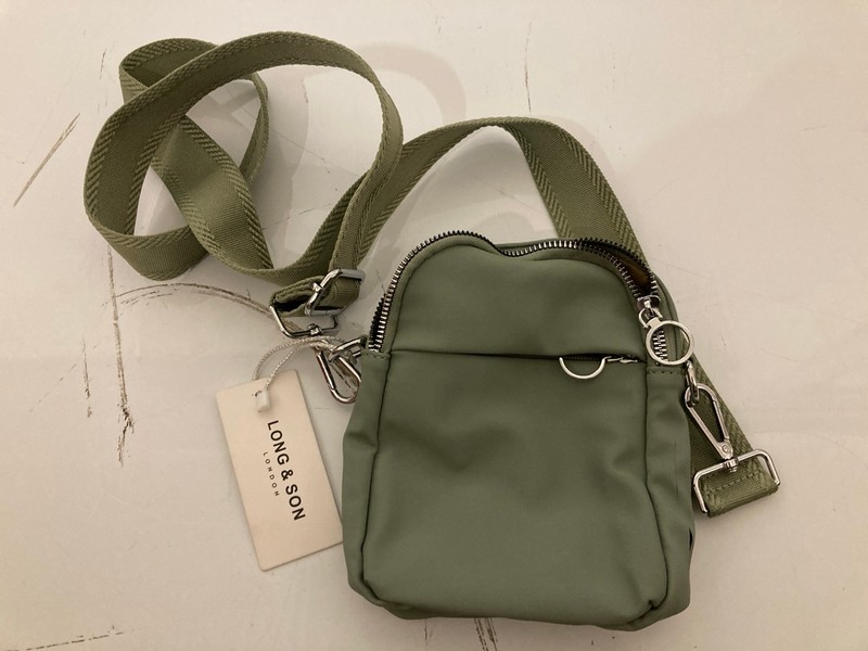 Lot 342  
            Nottingham SR7 – Delivery Only 

                
QTY OF DESIGNER CLOTHING IN VARIOUS SIZES AND DESIGNS - Image 3