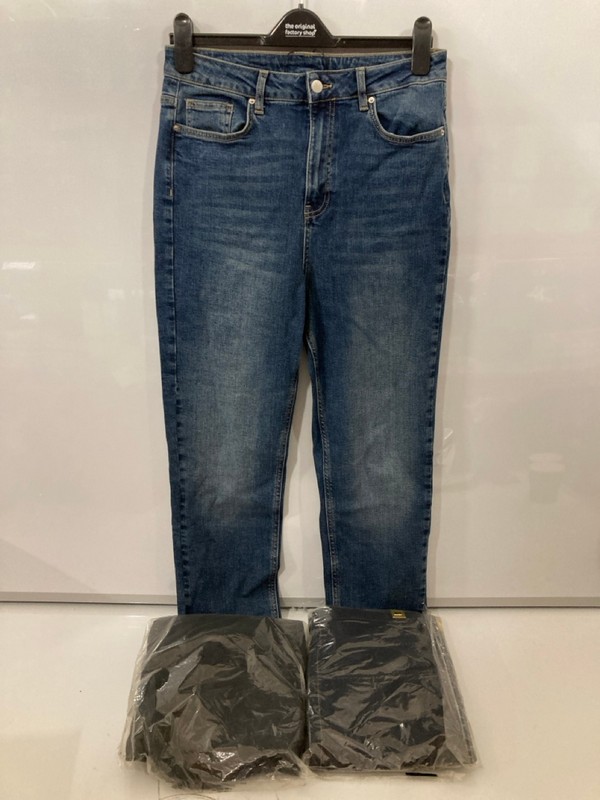 Lot 344  
            Nottingham SR7 – Delivery Only 

                
QTY OF DESIGNER CLOTHING IN VARIOUS SIZES AND DESIGNS