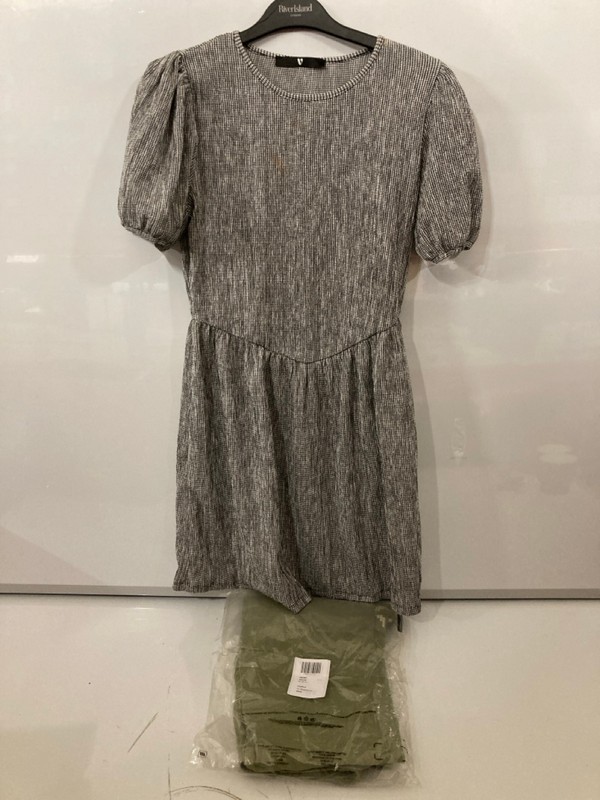 Lot 344  
            Nottingham SR7 – Delivery Only 

                
QTY OF DESIGNER CLOTHING IN VARIOUS SIZES AND DESIGNS