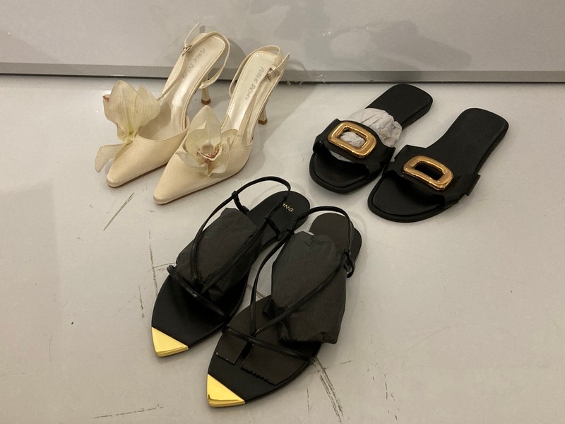Lot 345  
            Nottingham SR7 – Delivery Only 

                
QTY OF SHOES IN VARIOUS DESIGNS AND SIZES