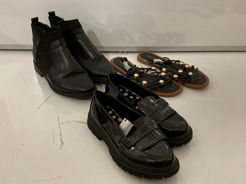 Lot 346  
            Nottingham SR7 – Delivery Only 

                
QTY OF SHOES IN VARIOUS DESIGNS AND SIZES