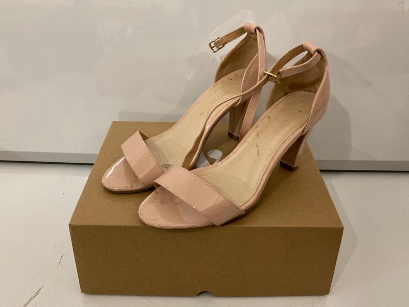 Lot 347  
            Nottingham SR7 – Delivery Only 

                
3 X PAIRS OF WOMEN'S SHOES INC LEOPARD PRINT HIGH HEELS IN VARIOUS SIZES - Image 2