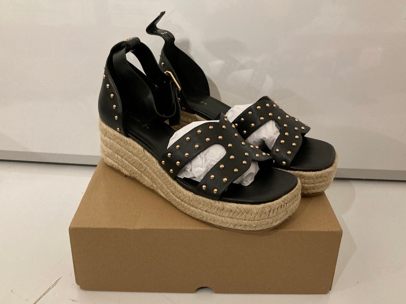 Lot 347  
            Nottingham SR7 – Delivery Only 

                
3 X PAIRS OF WOMEN'S SHOES INC LEOPARD PRINT HIGH HEELS IN VARIOUS SIZES - Image 3