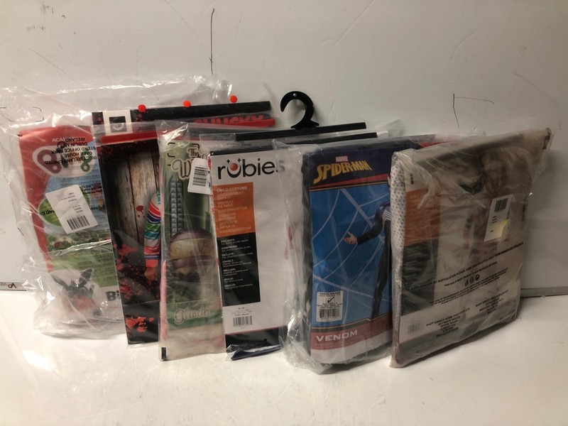 Lot 348  
            Nottingham SR7 – Delivery Only 

                
QTY OF KIDS FANCY DRESS COSTUMES INC VENOM AND POWER RANGERS - Image 4