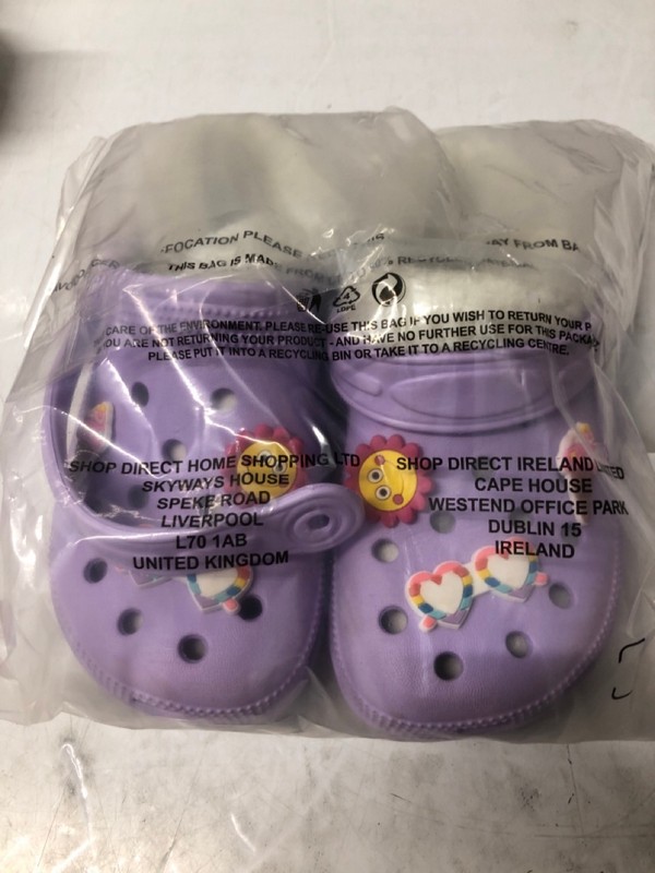 Lot 350  
            Nottingham SR7 – Delivery Only 

                
QTY OF KIDS SHOES IN VARIOUS DESIGNS AND SIZES - Image 4