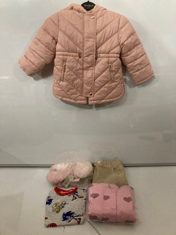 Lot 352  
            Nottingham SR7 – Delivery Only 

                
QTY OF KIDS CLOTHING IN VARIOUS DESIGNS AND SIZES