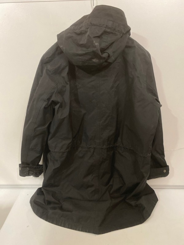 Lot 354  
            Nottingham SR7 – Delivery Only 

                
FATFACE WATERPROOF COAT SIZE: UK 20