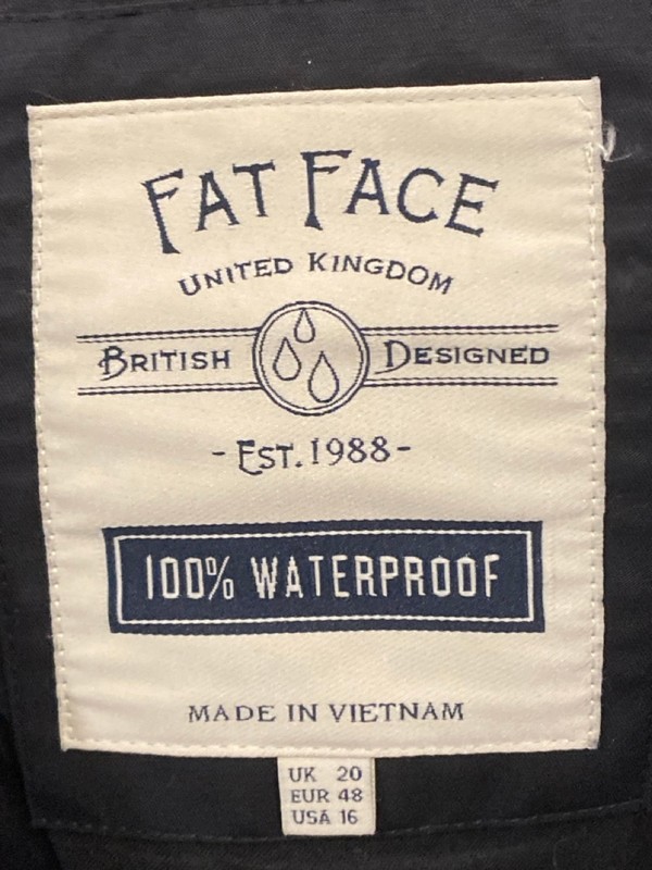 Lot 354  
            Nottingham SR7 – Delivery Only 

                
FATFACE WATERPROOF COAT SIZE: UK 20