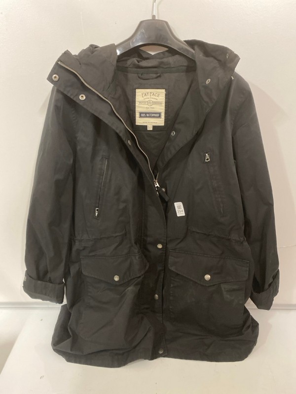 Lot 354  
            Nottingham SR7 – Delivery Only 

                
FATFACE WATERPROOF COAT SIZE: UK 20