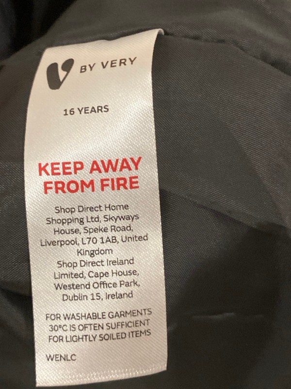 Lot 356  
            Nottingham SR7 – Delivery Only 

                
V BY VERY KIDS COAT SIZE: 16YRS