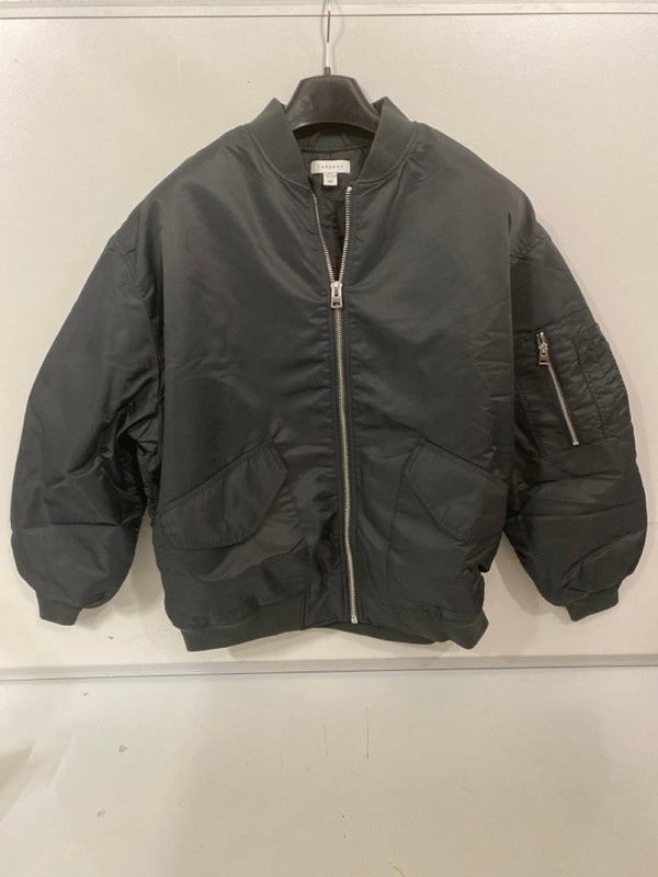 Lot 357  
            Nottingham SR7 – Delivery Only 

                
TOPSHOP BLACK BOMBER JACKET SIZE: S