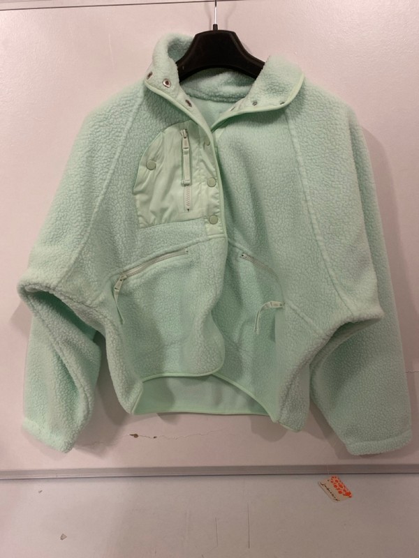 Lot 358  
            Nottingham SR7 – Delivery Only 

                
WOMEN'S MOVEMENT HIT THE SLOPES FLEECE JACKET SIZE: S