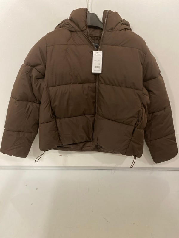 Lot 363  
            Nottingham SR7 – Delivery Only 

                
NEW LOOK WOMEN'S BROWN PUFFER COAT SIZE: UK 14