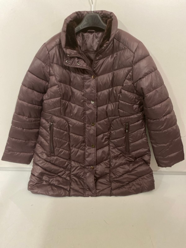 Lot 365  
            Nottingham SR7 – Delivery Only 

                
GALLERY WOMEN'S PUFFER COAT SIZE: 18