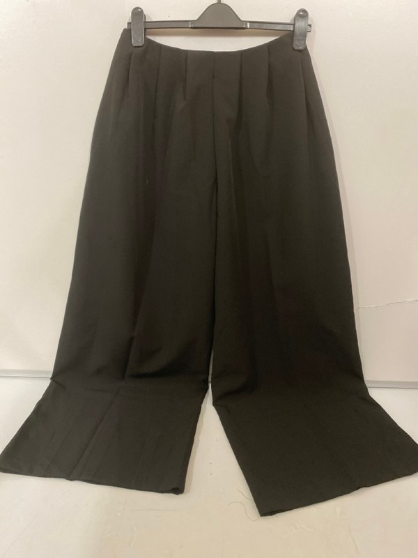 Lot 366  
            Nottingham SR7 – Delivery Only 

                
MICHELLE KEEGAN WOMEN'S BLACK TROUSERS SIZE: 12