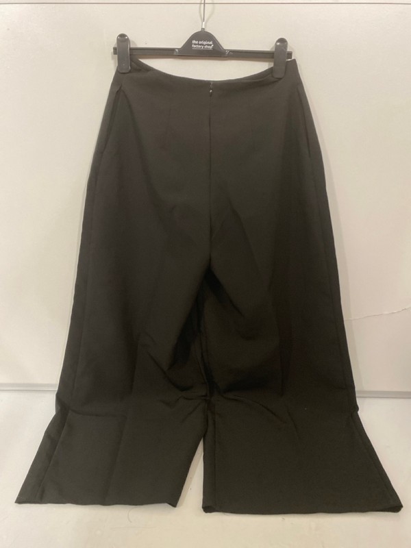 Lot 366  
            Nottingham SR7 – Delivery Only 

                
MICHELLE KEEGAN WOMEN'S BLACK TROUSERS SIZE: 12