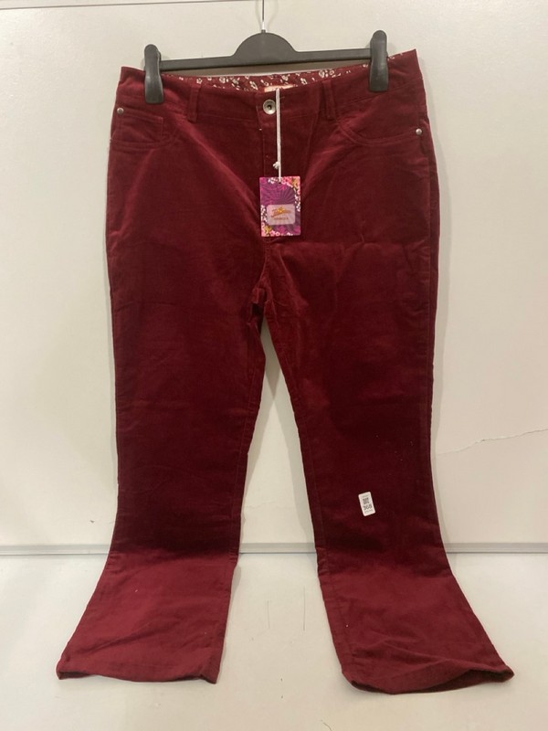 Lot 368  
            Nottingham SR7 – Delivery Only 

                
JOE BROWNS RED TROUSERS SIZE: UK 16
