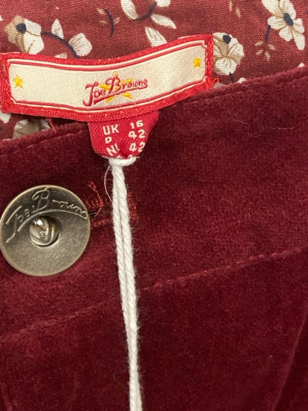 Lot 368  
            Nottingham SR7 – Delivery Only 

                
JOE BROWNS RED TROUSERS SIZE: UK 16