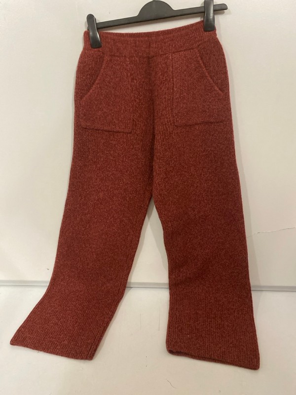 Lot 370  
            Nottingham SR7 – Delivery Only 

                
MICHELLE KEEGAN RED FLEECE TROUSERS SIZE: S