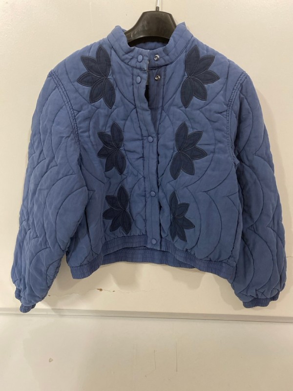 Lot 373  
            Nottingham SR7 – Delivery Only 

                
MNG PUZZLE EMBROIDED QUILTED BOMBER JACKET SIZE: M