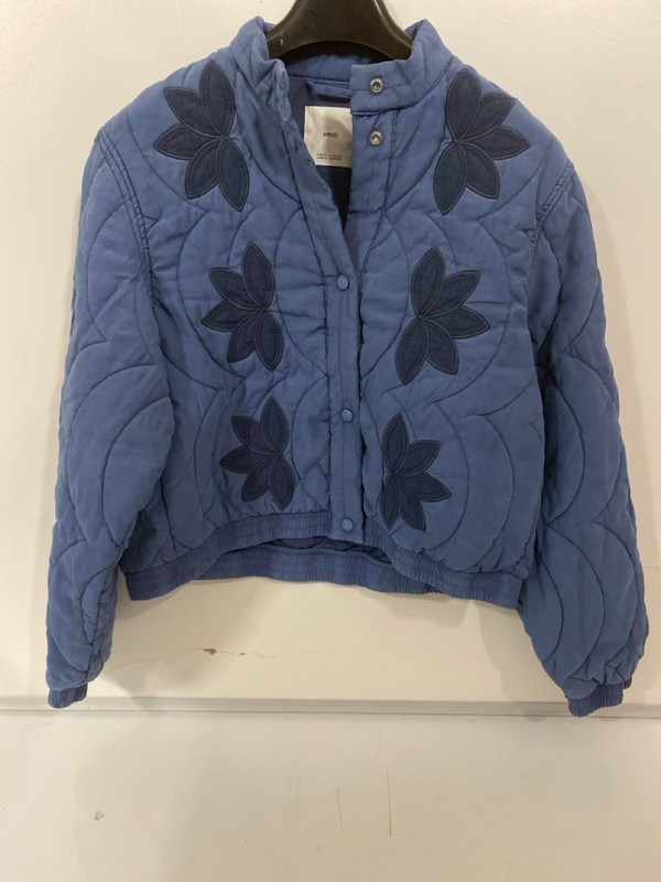 Lot 373  
            Nottingham SR7 – Delivery Only 

                
MNG PUZZLE EMBROIDED QUILTED BOMBER JACKET SIZE: M