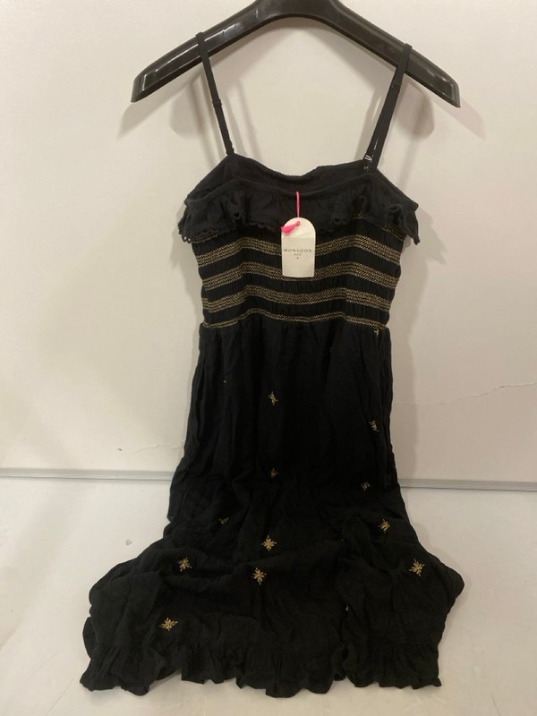 Lot 374  
            Nottingham SR7 – Delivery Only 

                
MONSOON BLAIR EMBROIDED FRILL MIDI DRESS SIZE:M