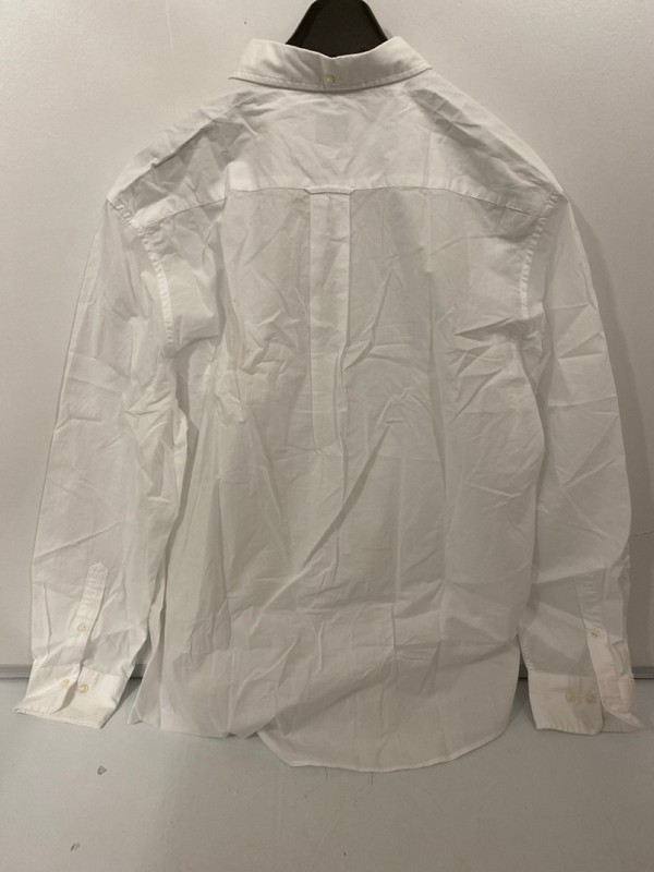 Lot 375  
            Nottingham SR7 – Delivery Only 

                
MEN'S GANT REGULAR CLASSIC POPLIN WHITE SHIRT SIZE: XXL