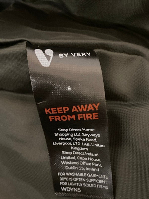 Lot 376  
            Nottingham SR7 – Delivery Only 

                
V BY VERY WOMEN'S PUFFER COAT SIZE: 8